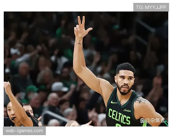 关键时刻:塔图姆命中高难度三分,将比赛拖入加时 关键时刻:塔图姆命中高难度三分,将比赛拖入加时